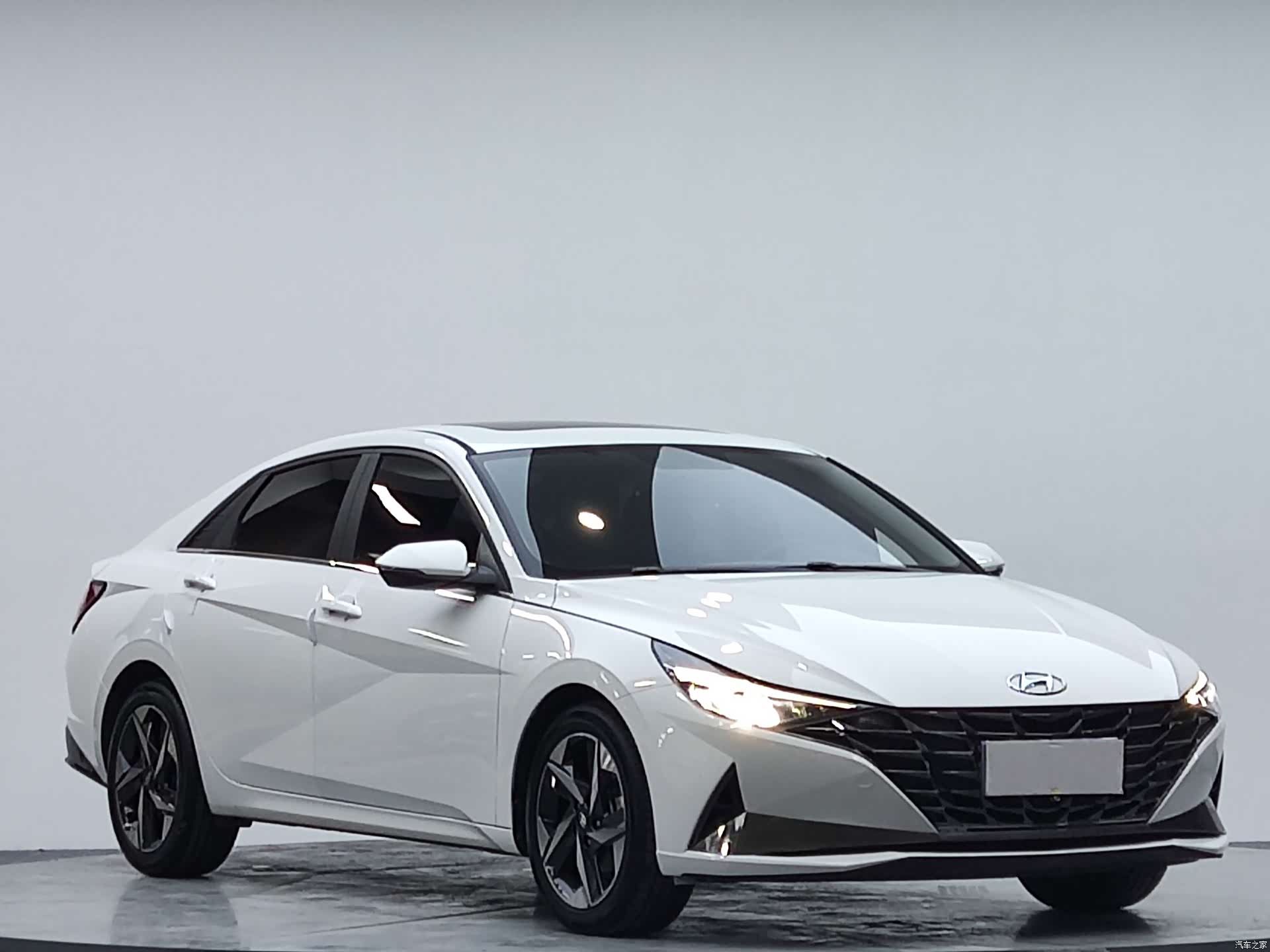 Hyundai Elantra, 2022 4
