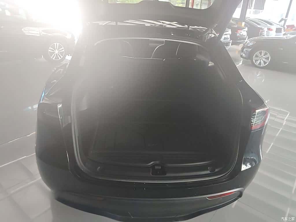 Tesla Model Y, 2022 19