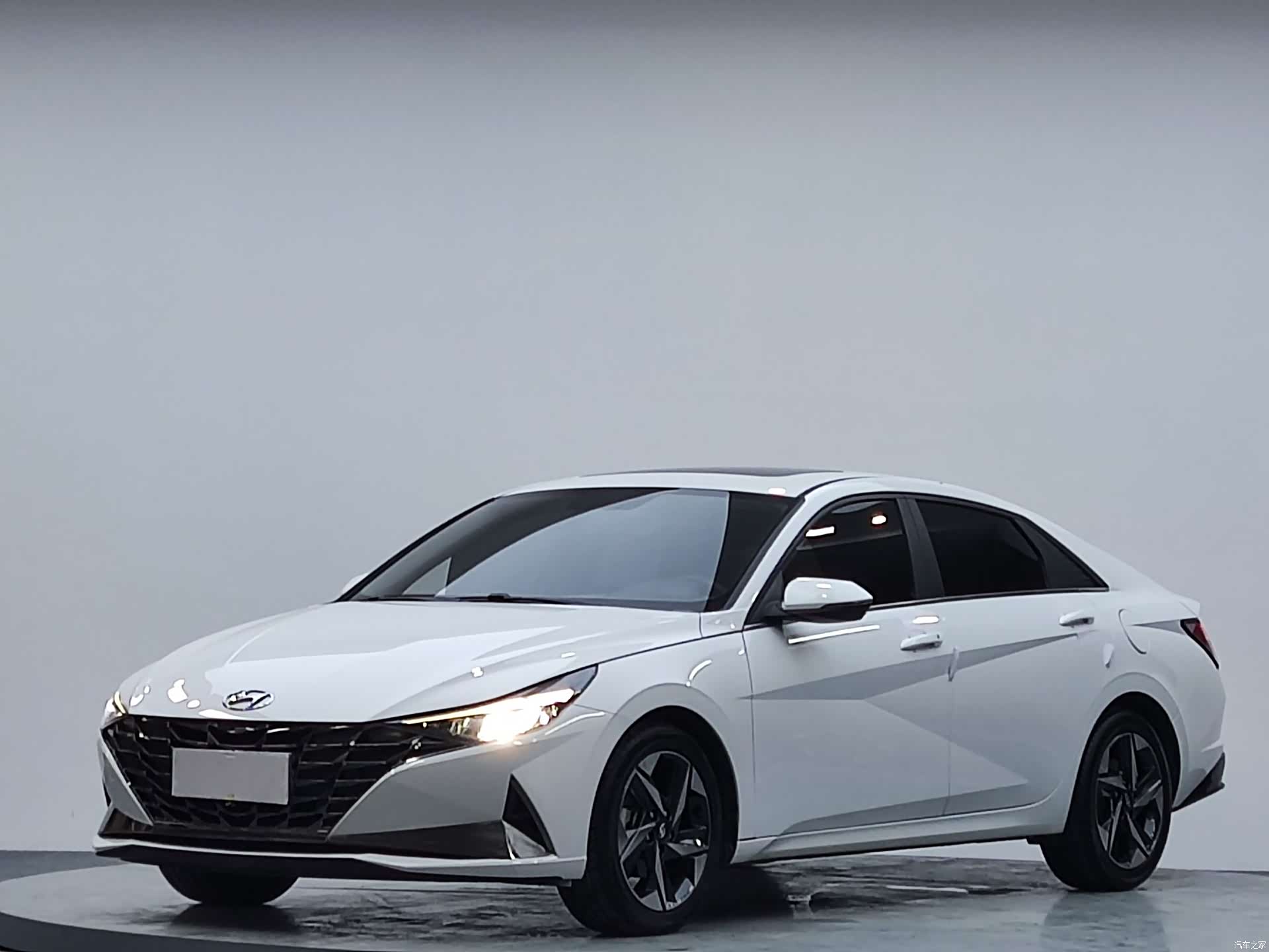 Hyundai Elantra, 2022 2