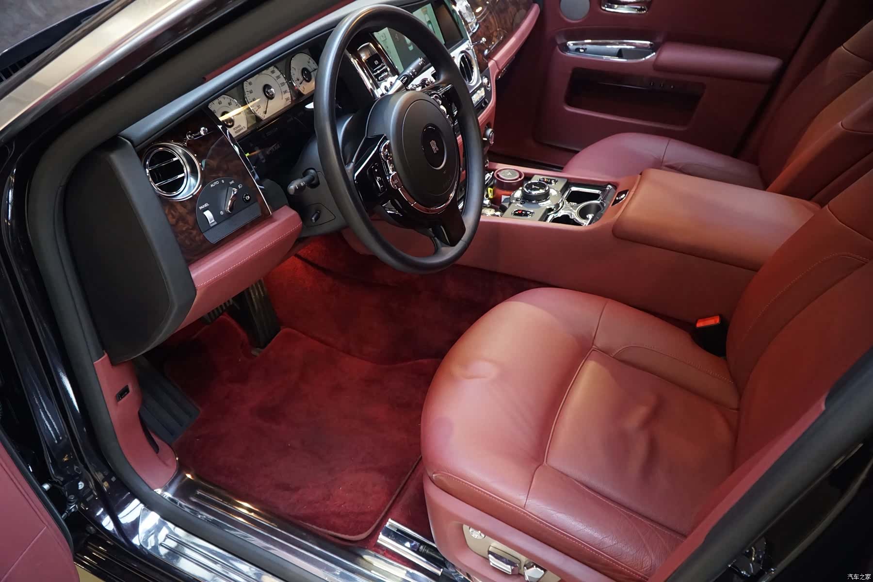 Rolls-Royce Ghost, 2014 9