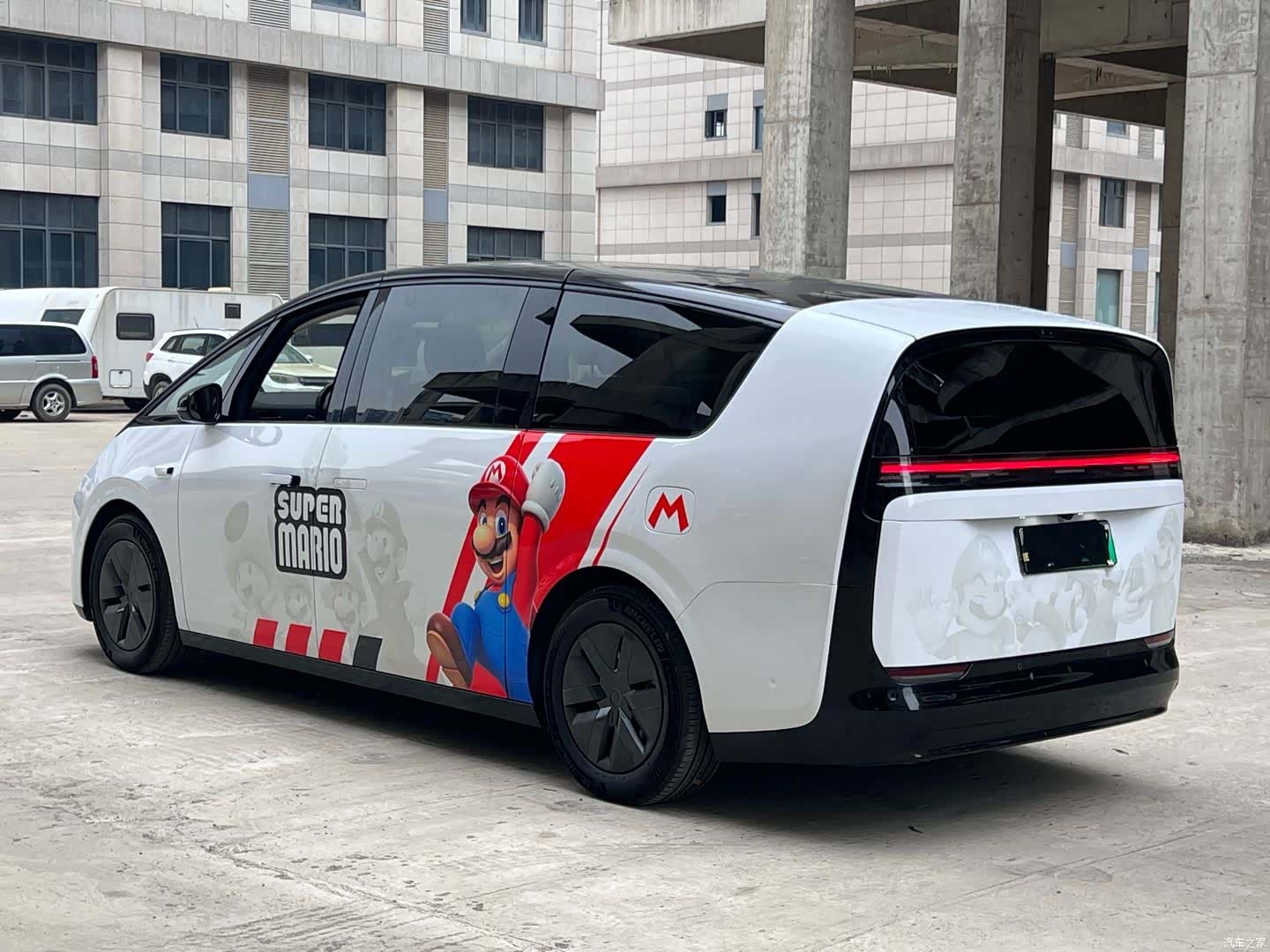 Li Auto MEGA, 2025 10