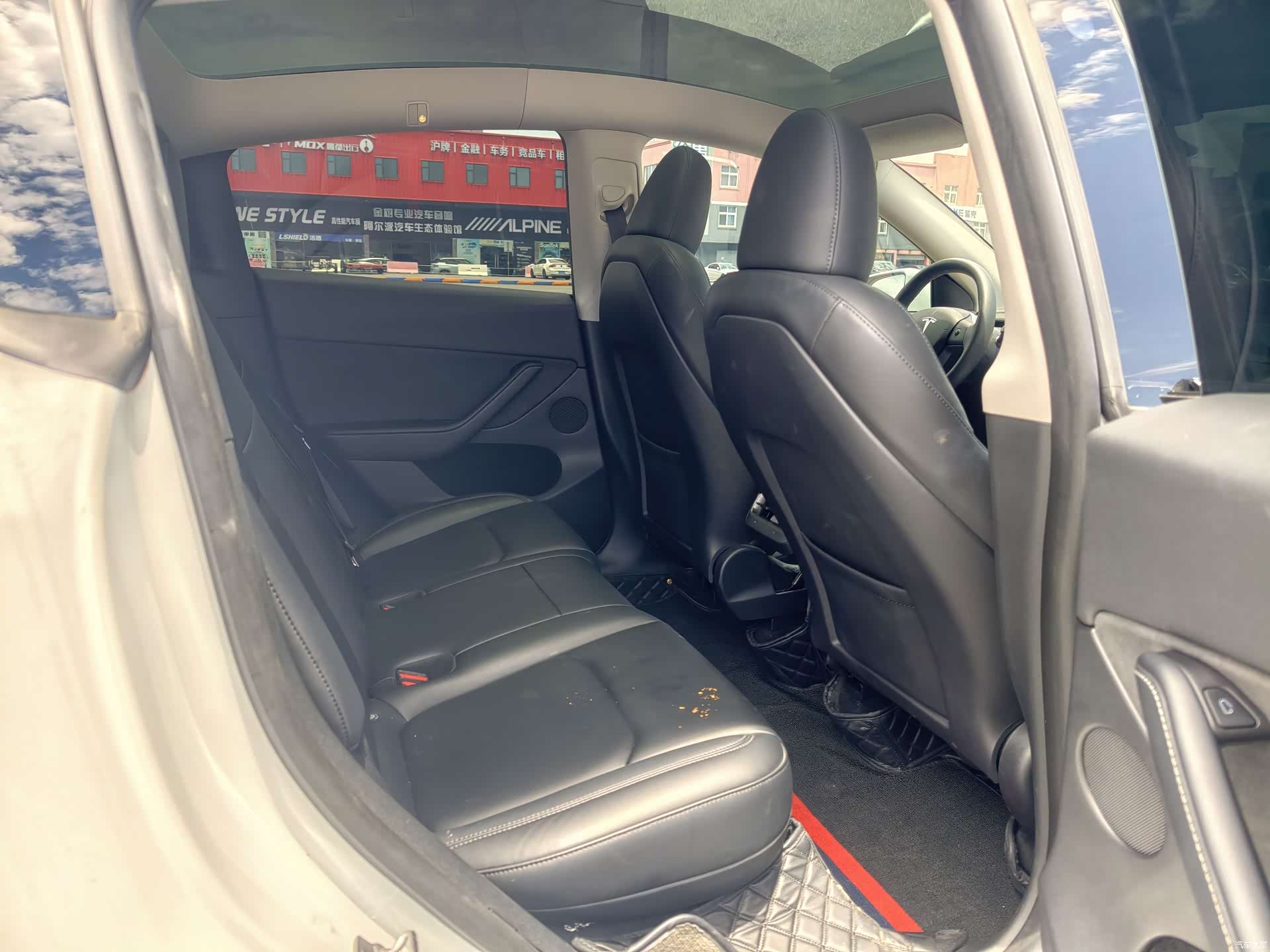 Tesla Model Y, 2023 13