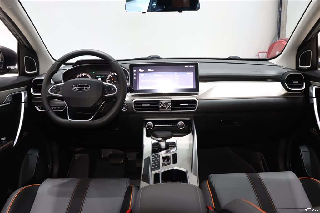 Geely Coolray, 2024 11