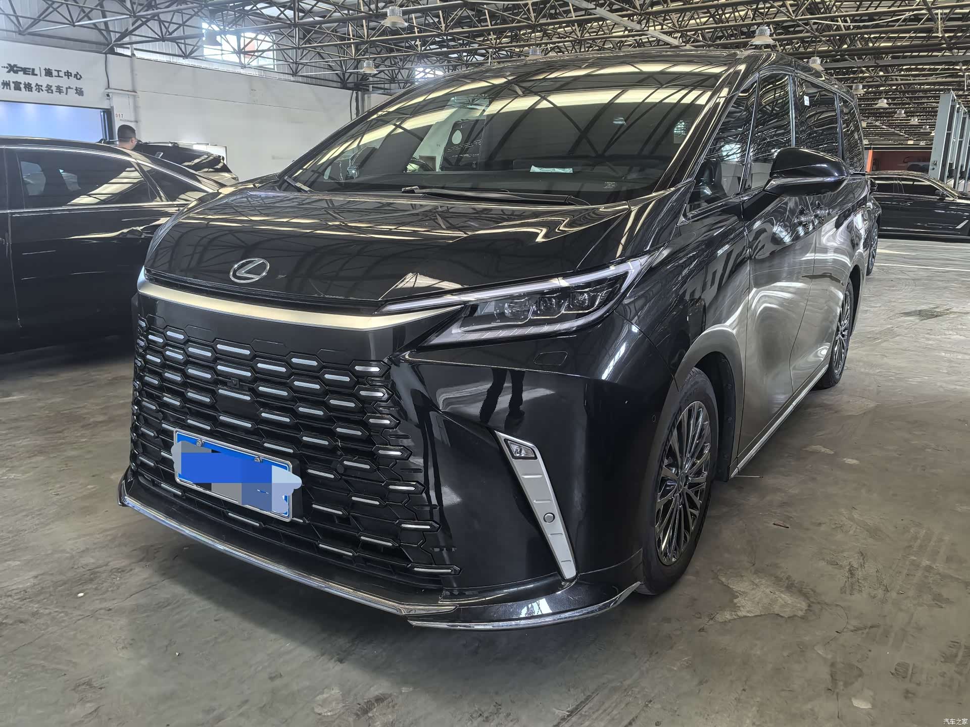 Lexus LM, 2026 2