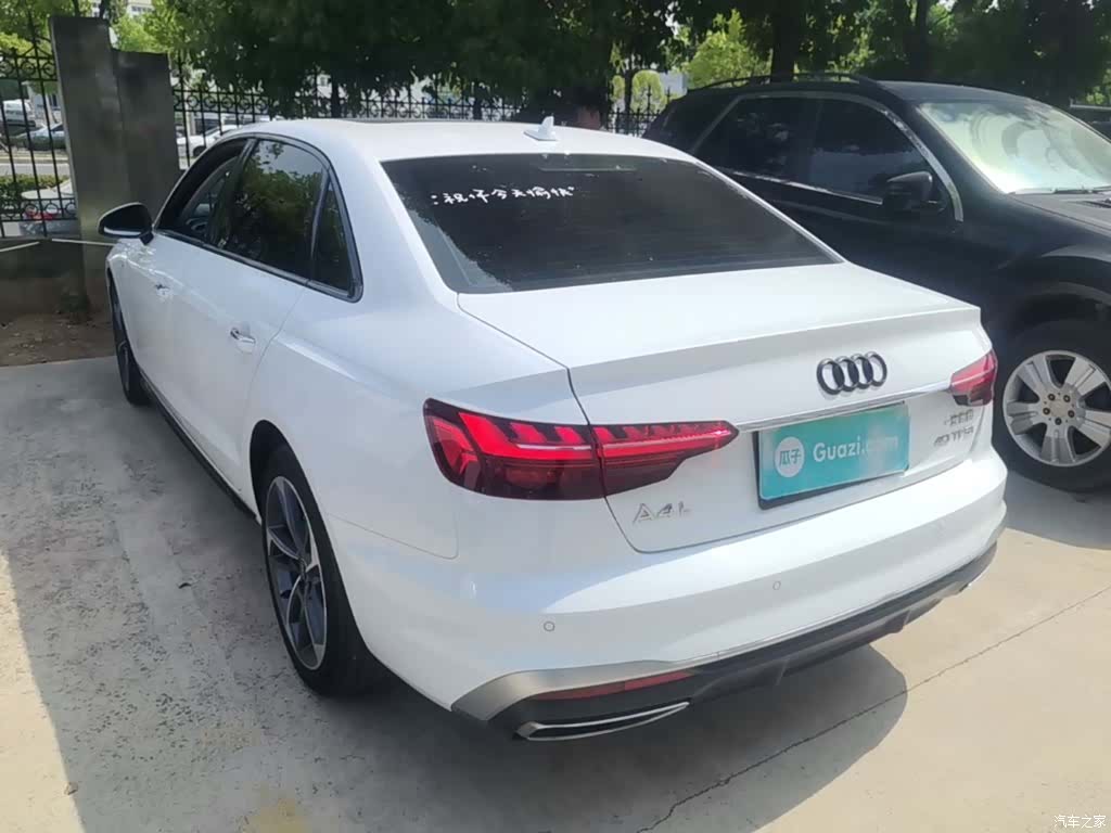 Audi A4L, 2022 все фото