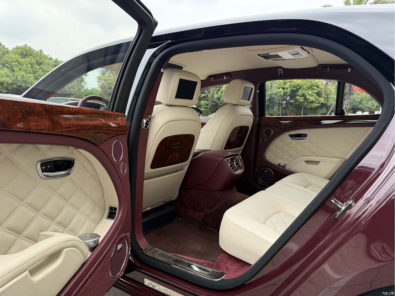 Bentley Mulsanne, 2012 6