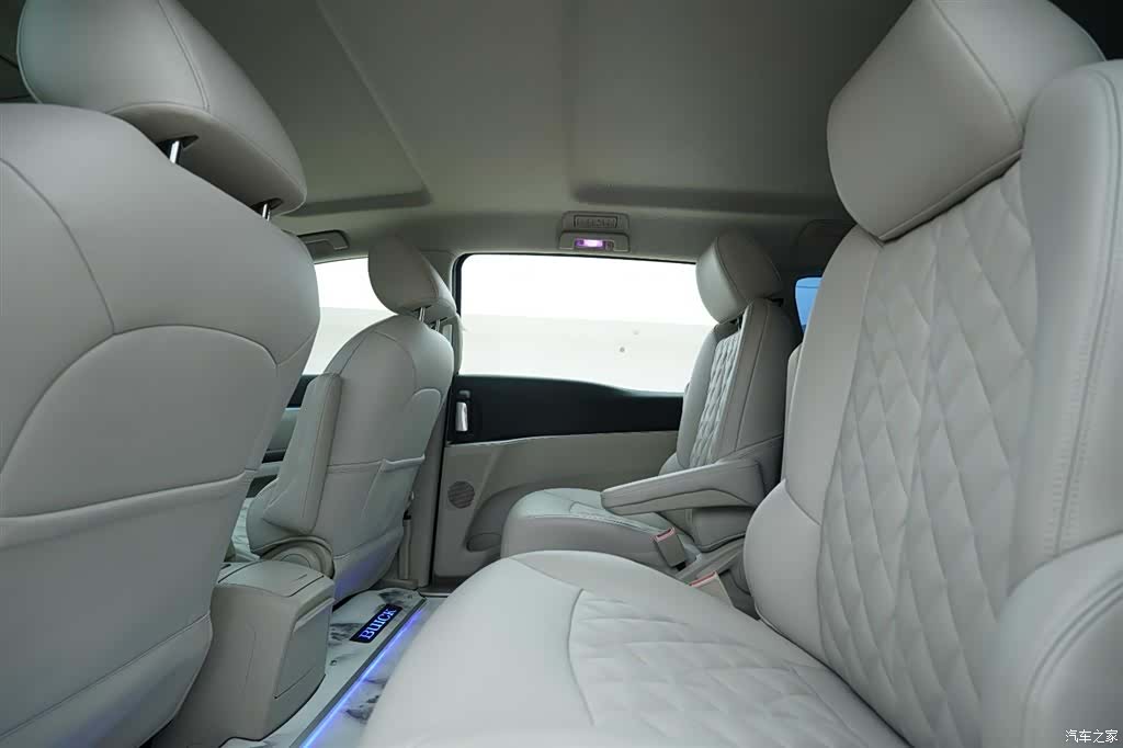Buick GL8, 2025 18