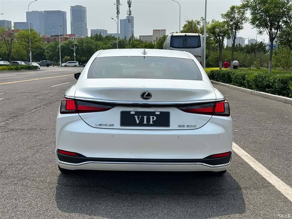 Lexus ES, 2018 8