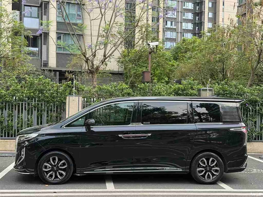 Hongqi HQ9, 2022 2