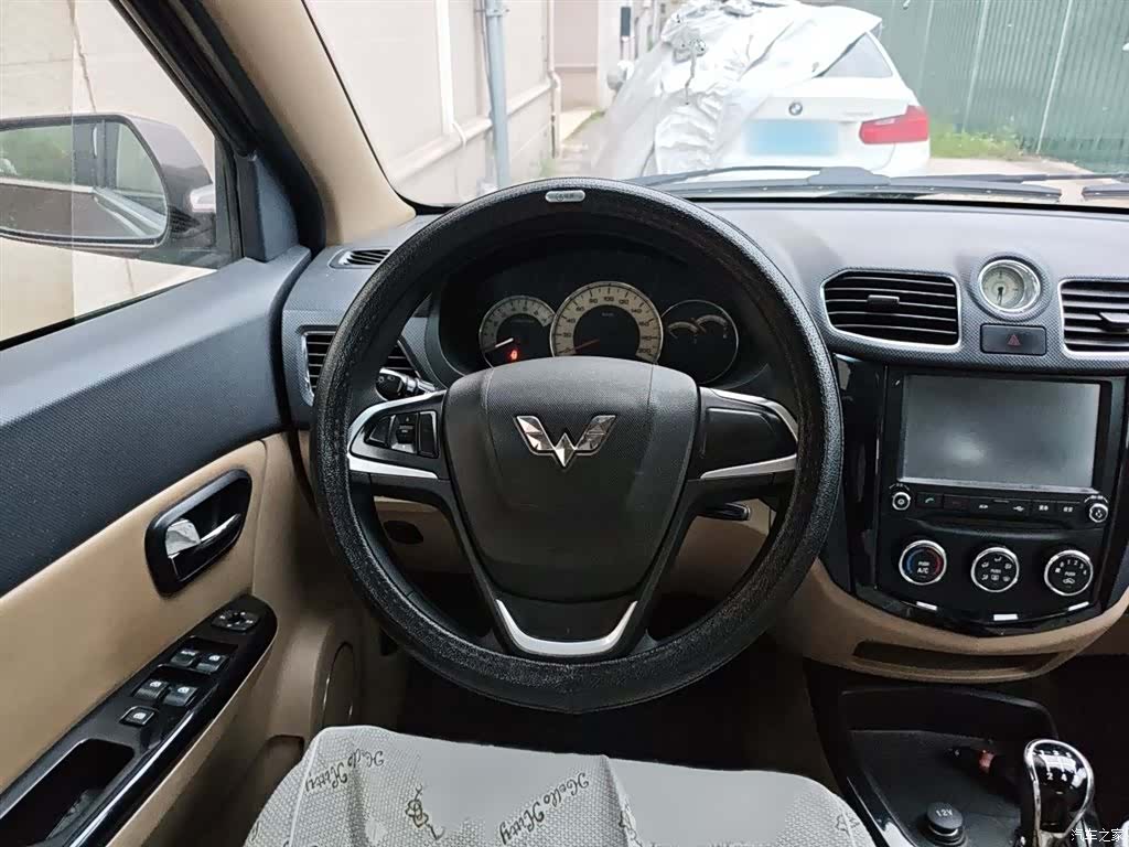 Wuling Hongguang, 2015 3