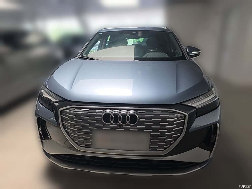 Audi Q4 e-tron, 2023 все фото