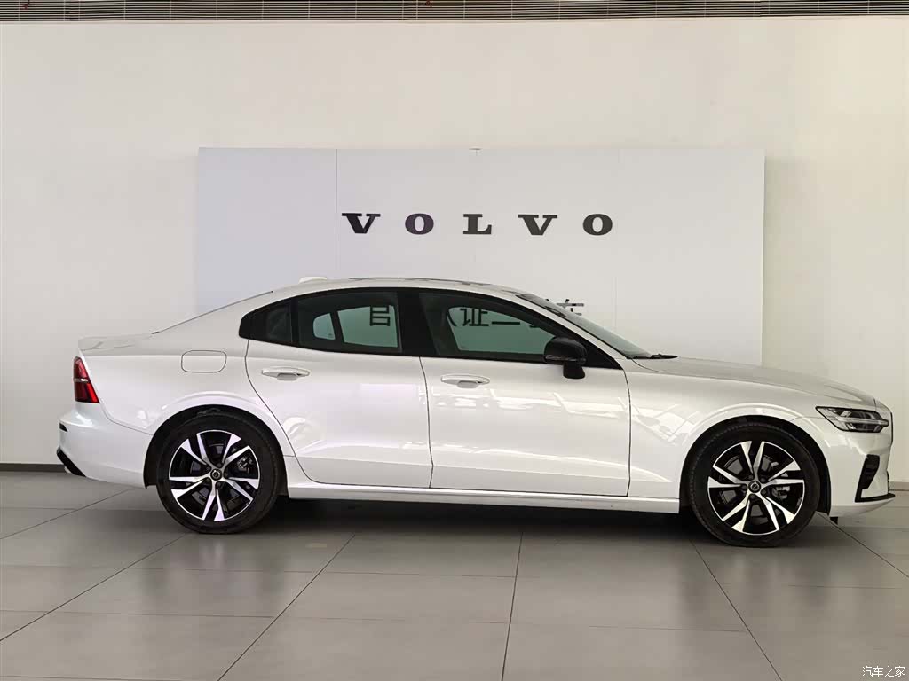 Volvo S60, 2024 4