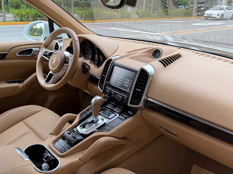 Porsche Cayenne 2016, фото 21