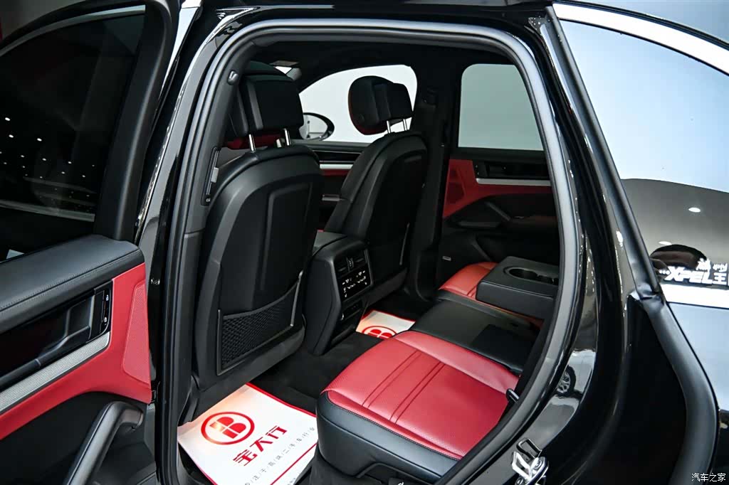 Porsche Cayenne, 2024 11