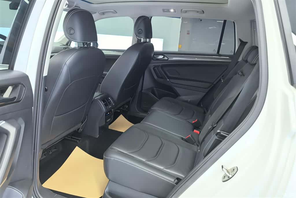 Volkswagen Tiguan L, 2021 11