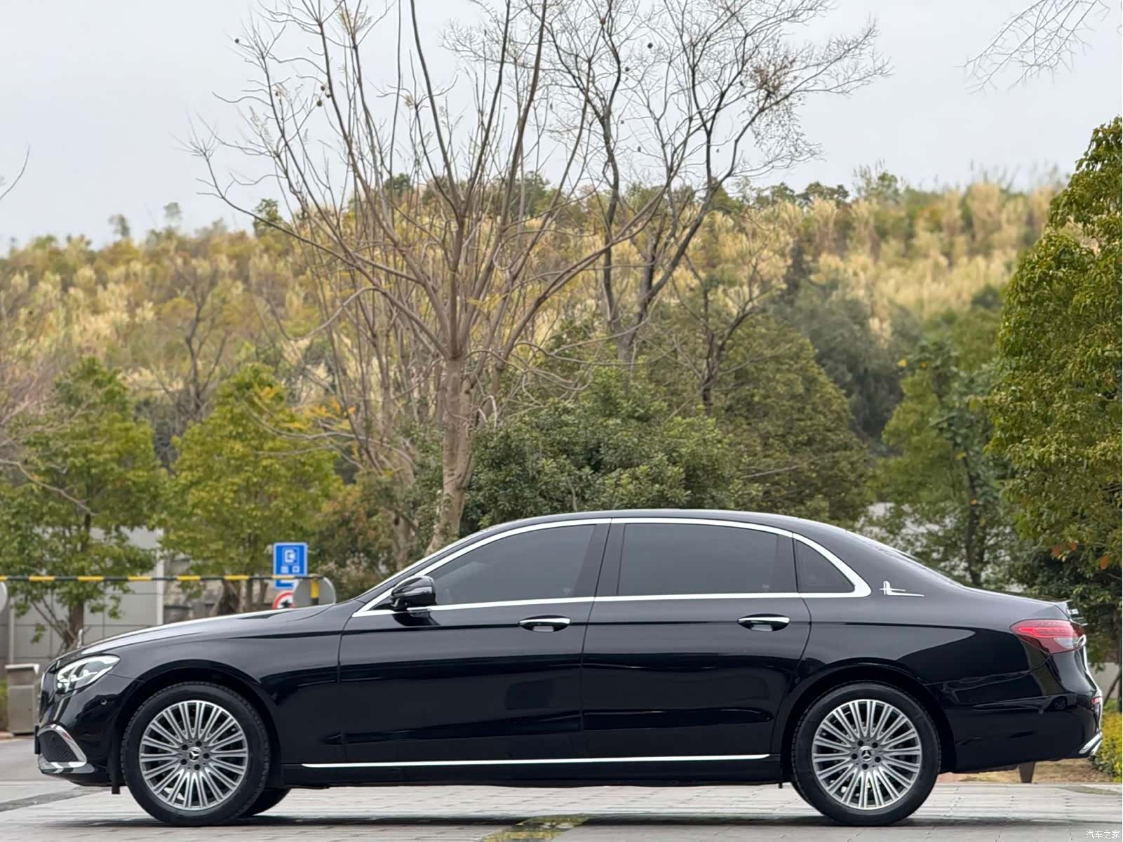 Mercedes-Benz E-Class, 2022 3