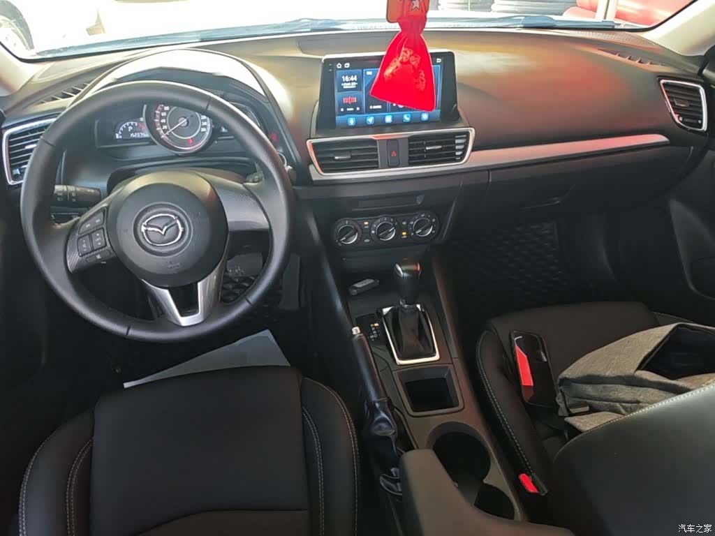 Mazda Mazda3, 2016 10