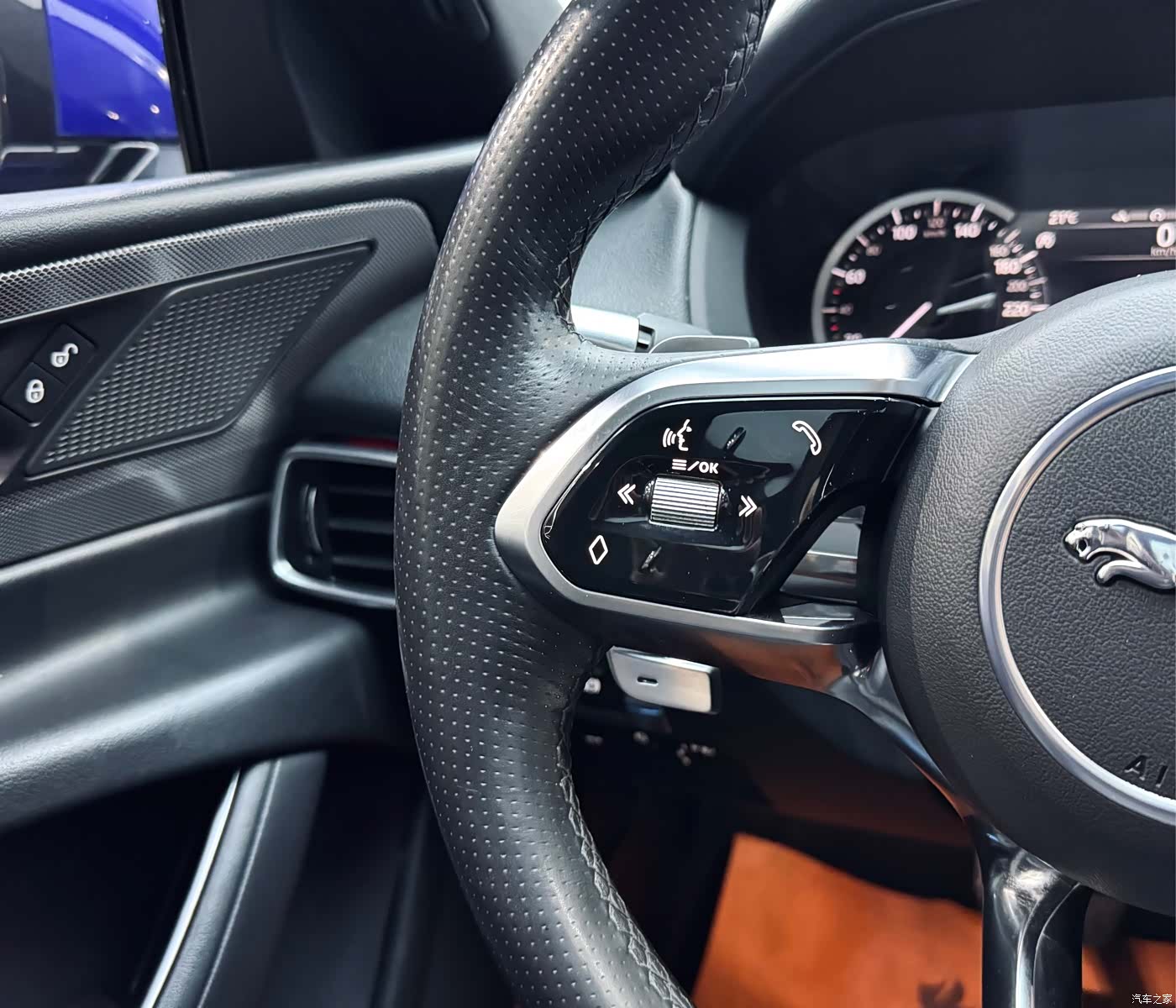 Land Rover XEL, 2020 19