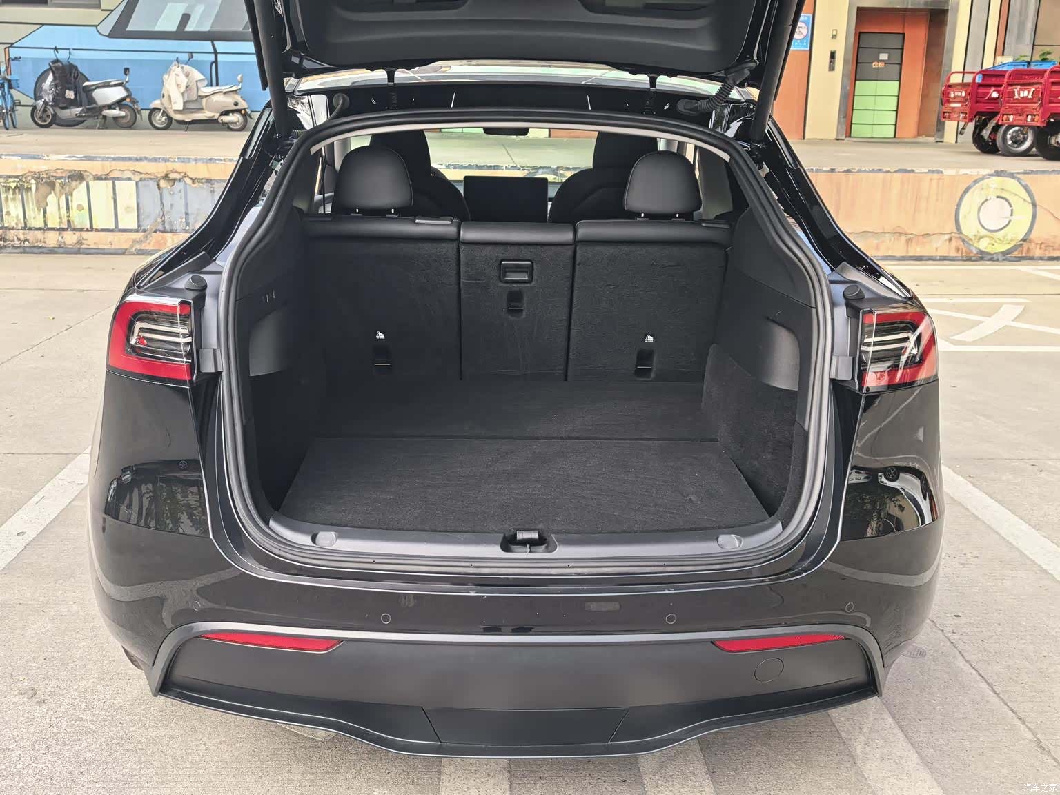 Tesla Model Y, 2023 12