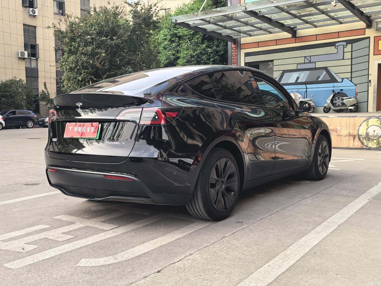 Tesla Model Y, 2023 13