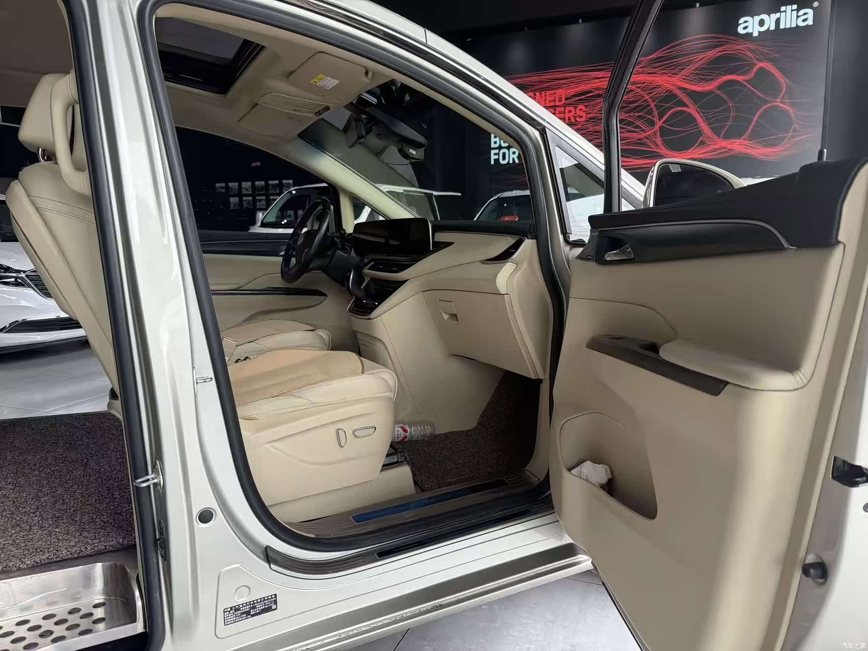 Buick GL8, 2022 4