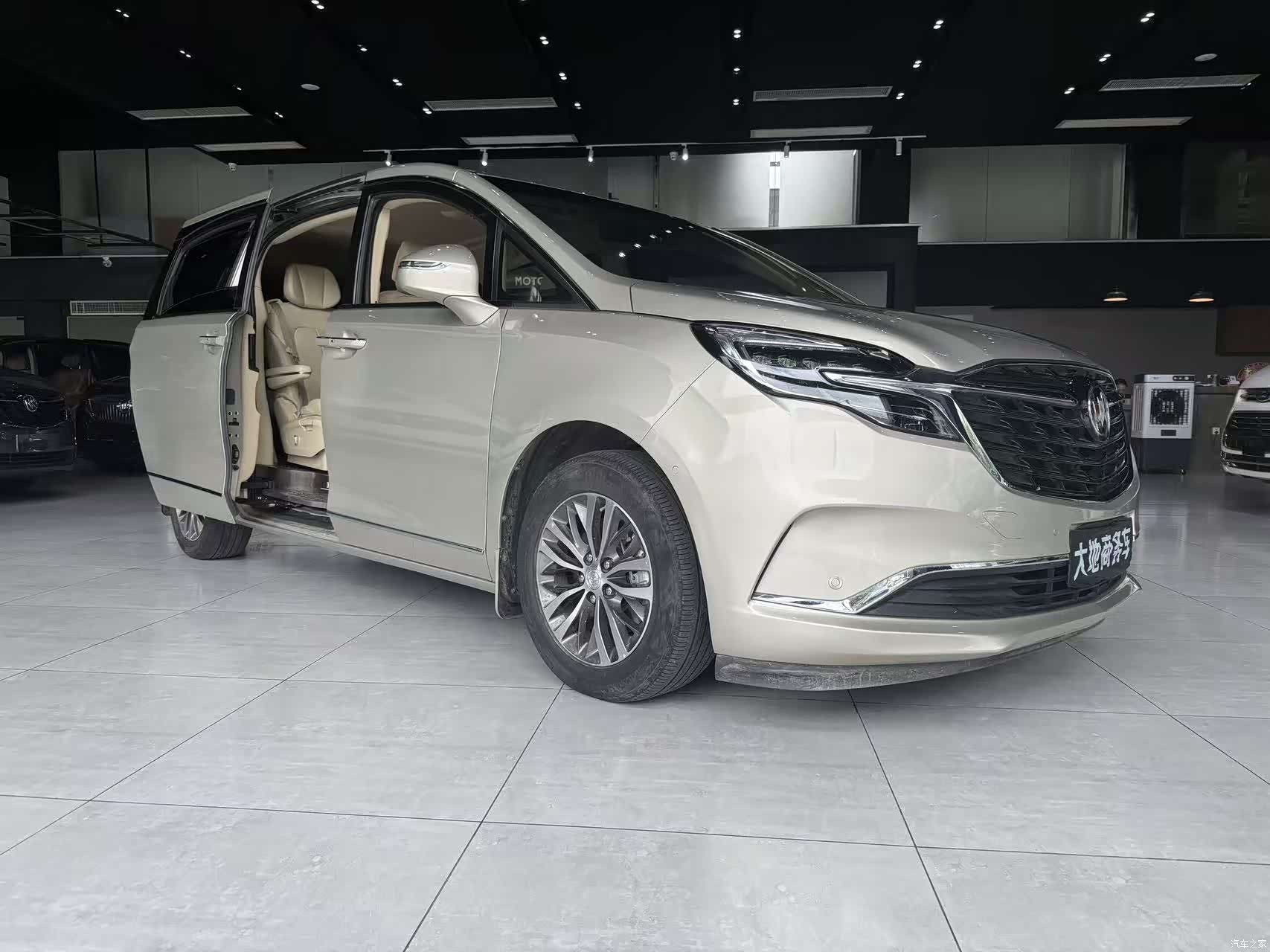 Buick GL8, 2022 3