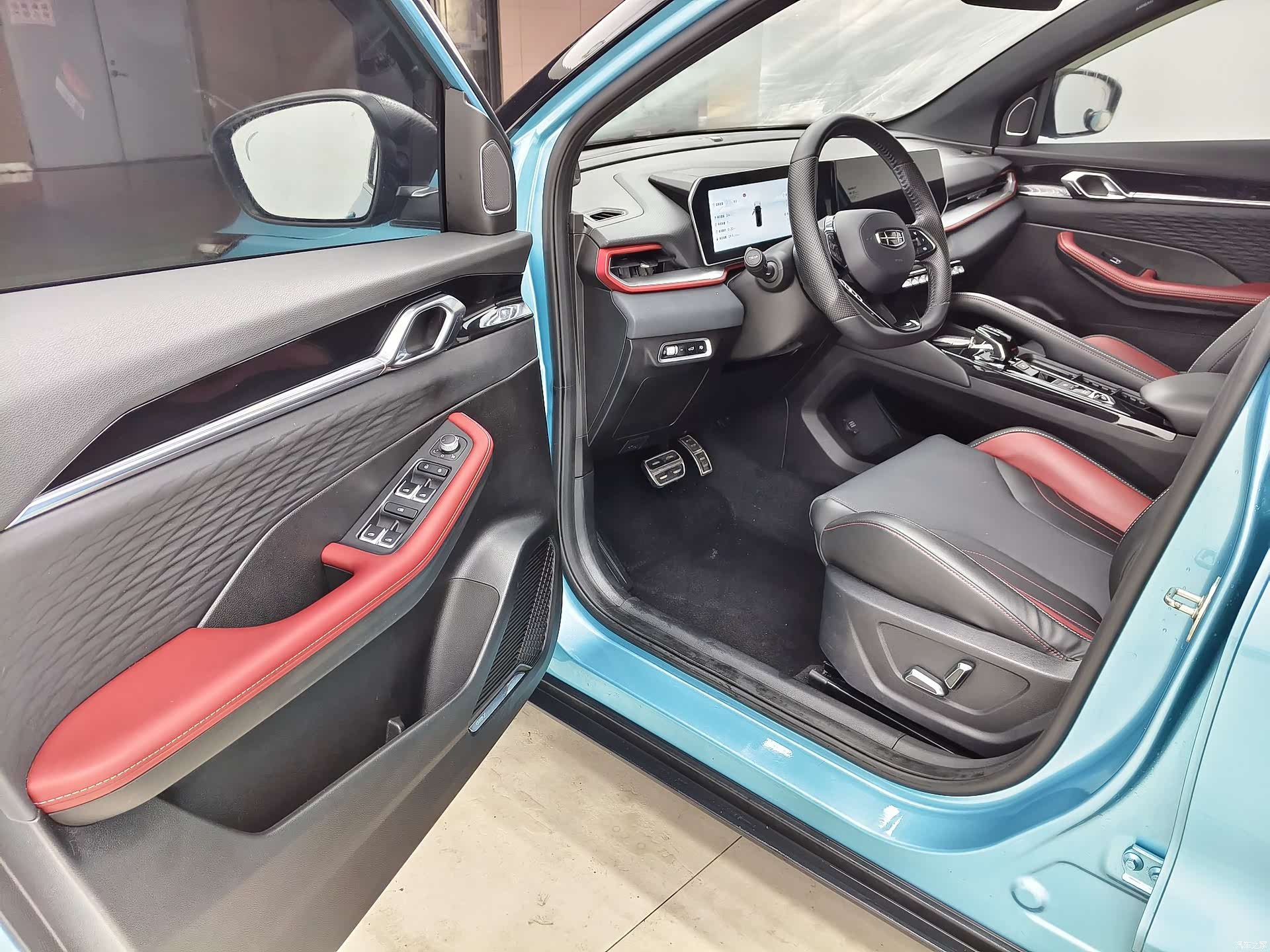 Geely Coolray, 2022 3