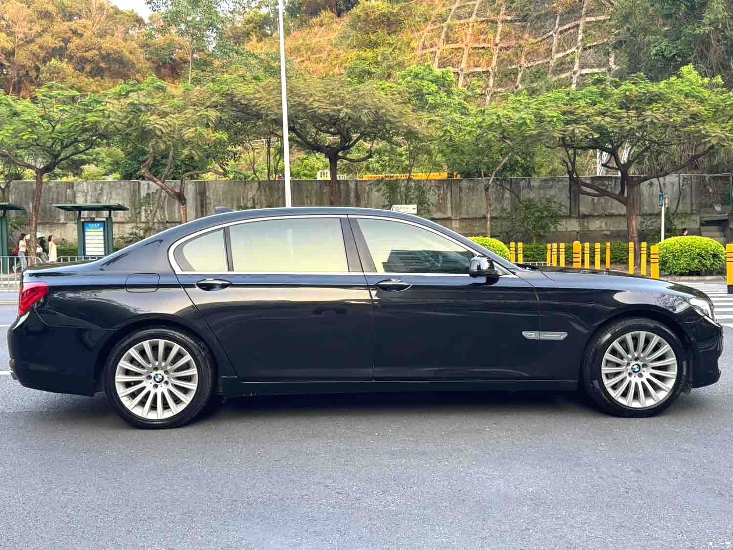 BMW 7 Series, 2011 3