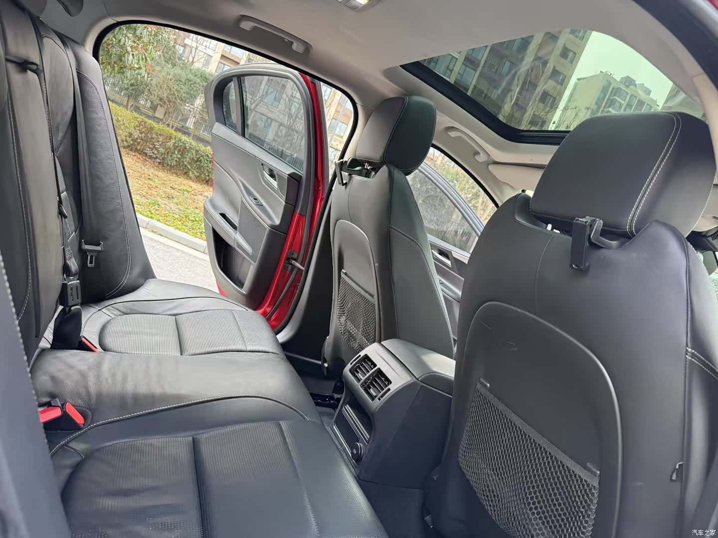Jaguar XE, 2016 8