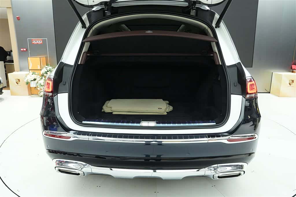 Maybach GLS, 2021 29