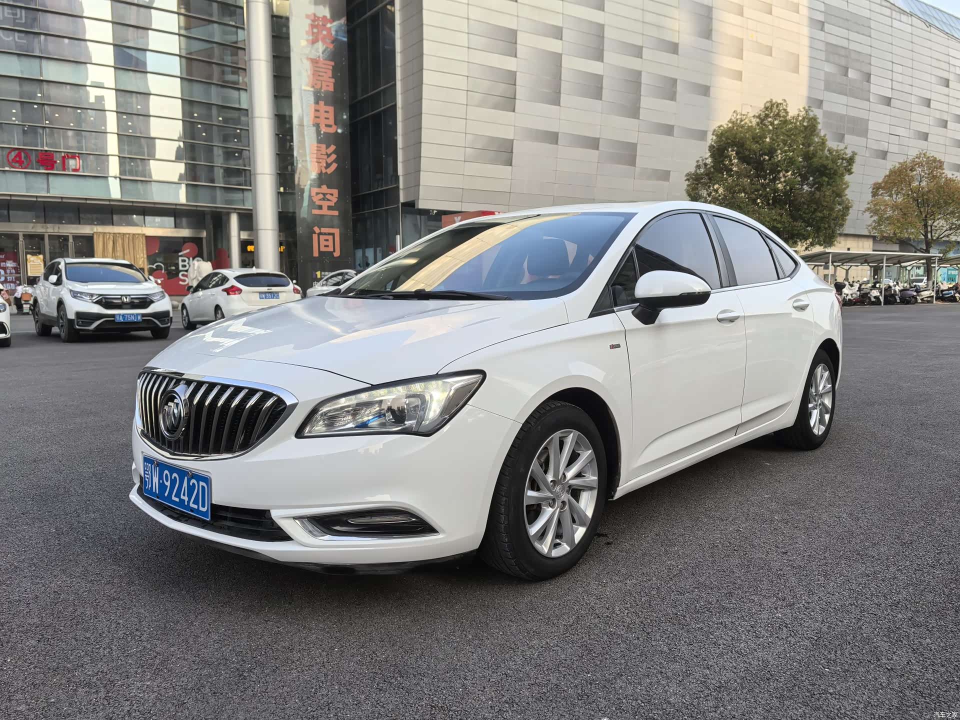 Buick Verano, 2017 1