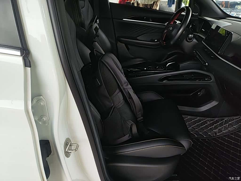 Geely Coolray, 2025 25