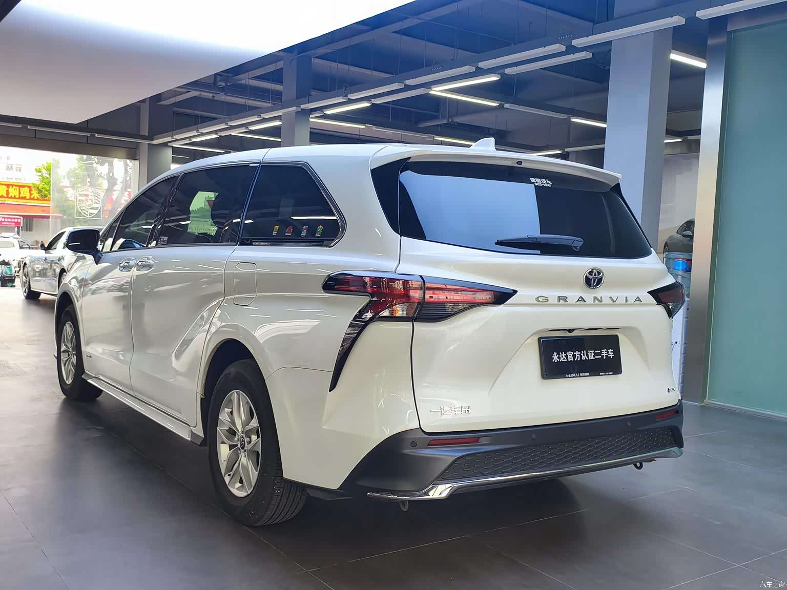 Toyota Granvia, 2024 все фото