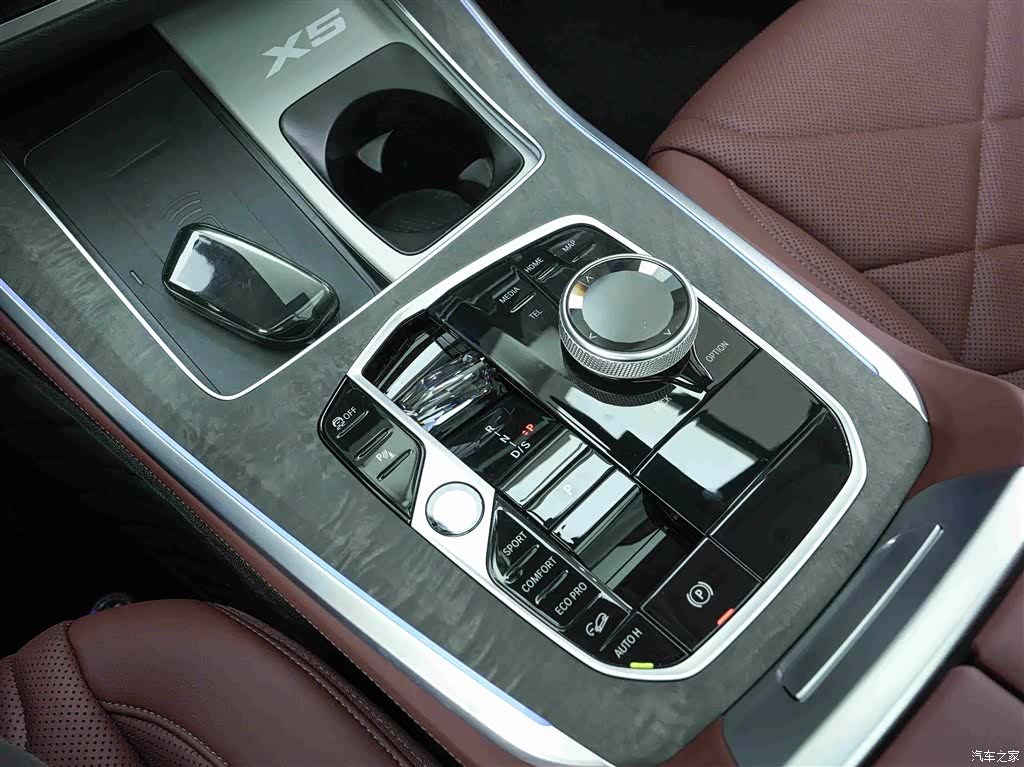 BMW X5, 2025 10