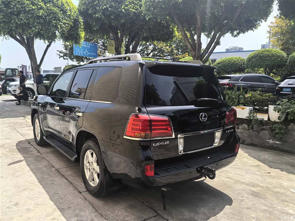 Lexus LX, 2010 6