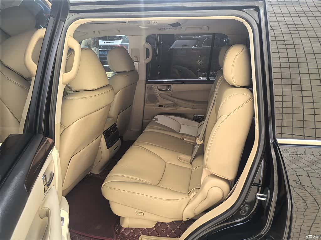Lexus LX, 2010 14