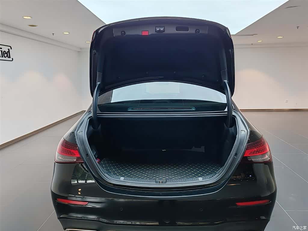 Mercedes-Benz E-Class, 2021 9
