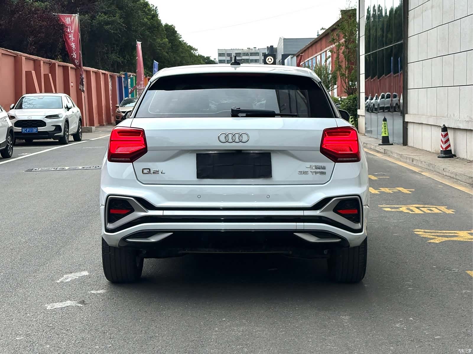 Audi Q2L, 2023 все фото