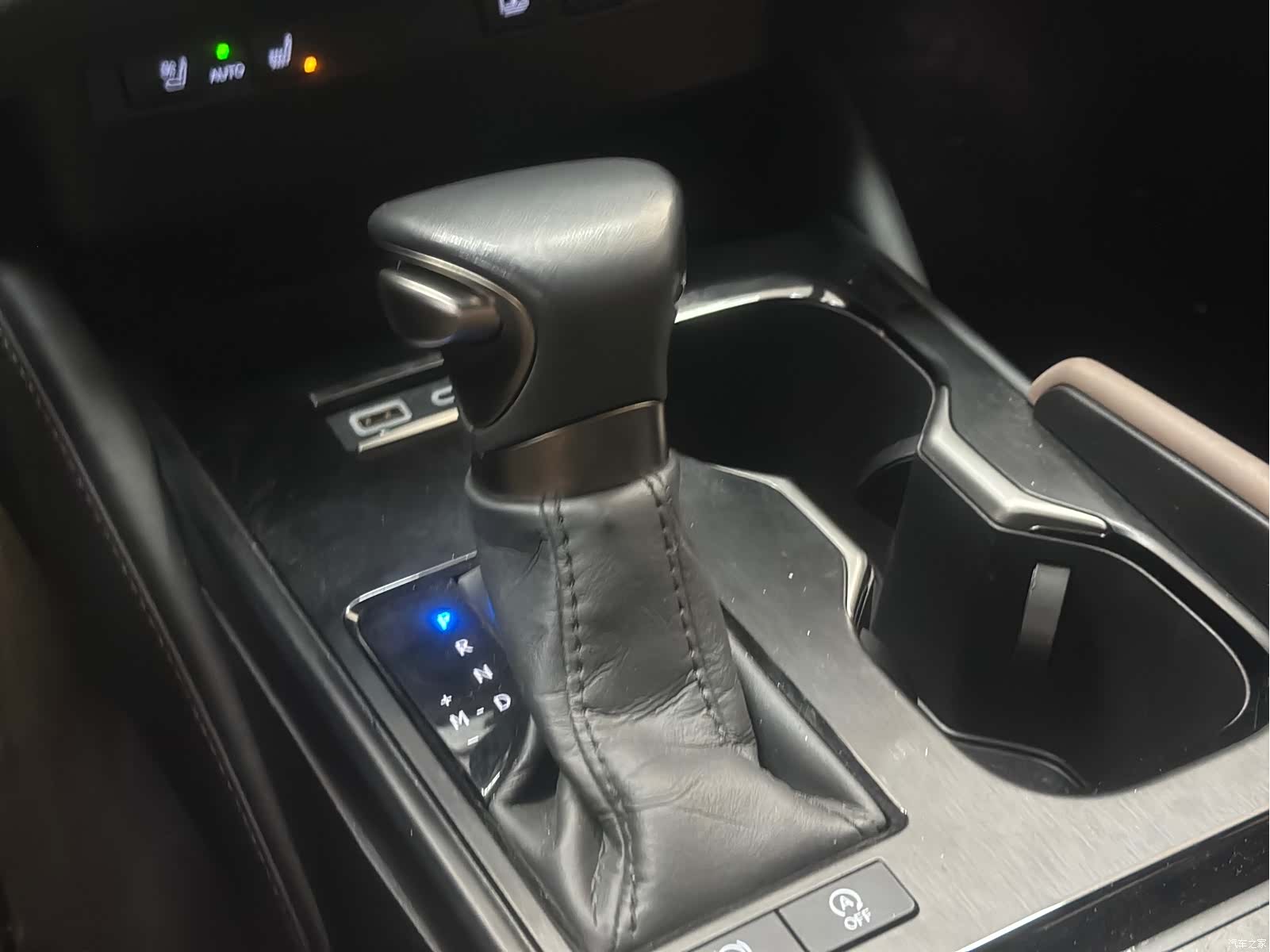 Lexus ES, 2023 16