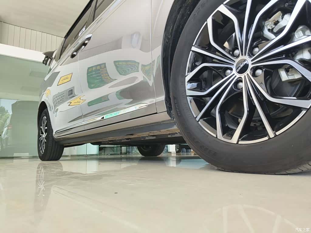 Roewe iMAX8, 2025 21