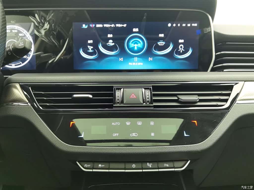 Hongqi HS5, 2022 12