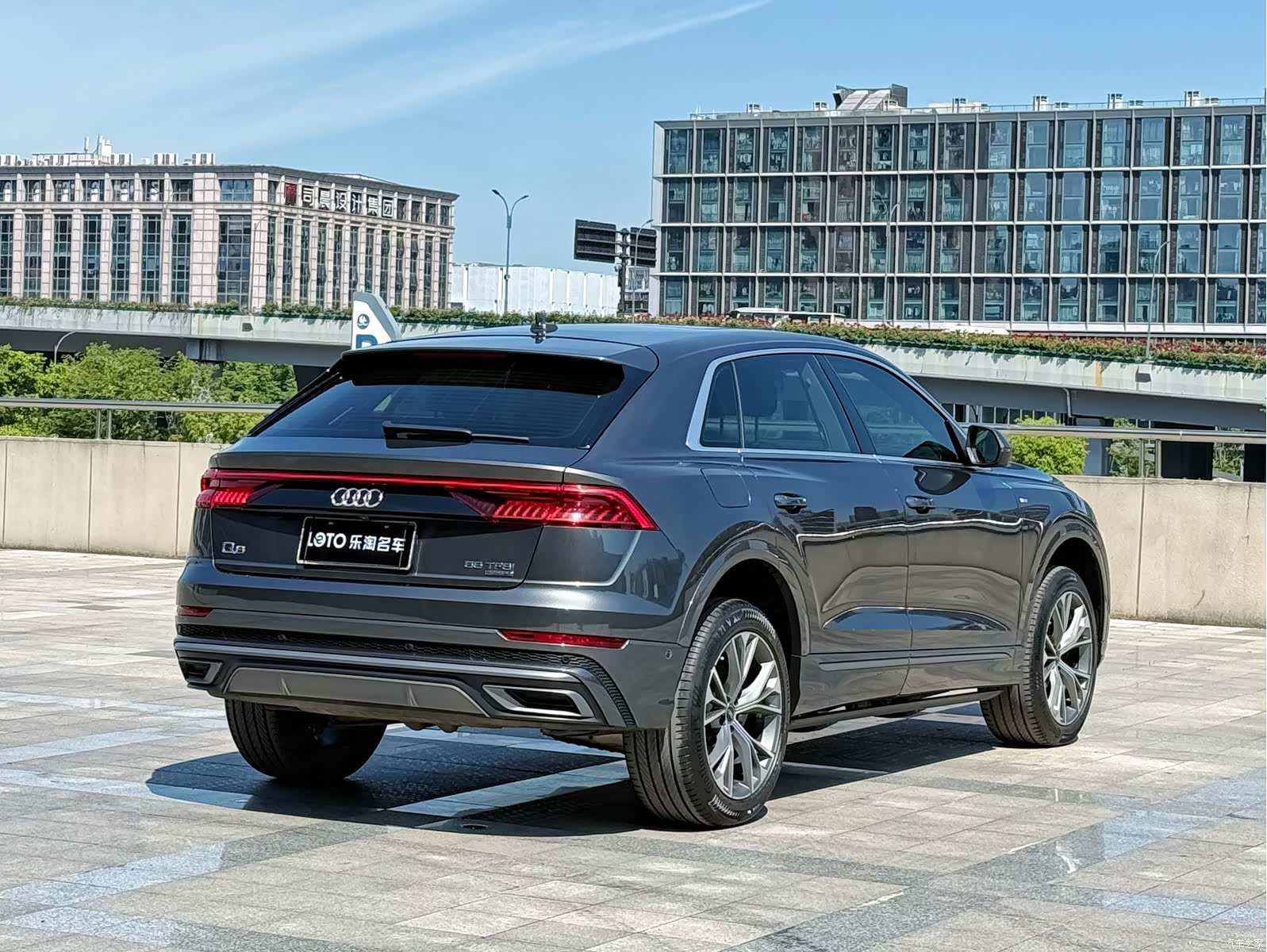 Audi Q8, 2021 3