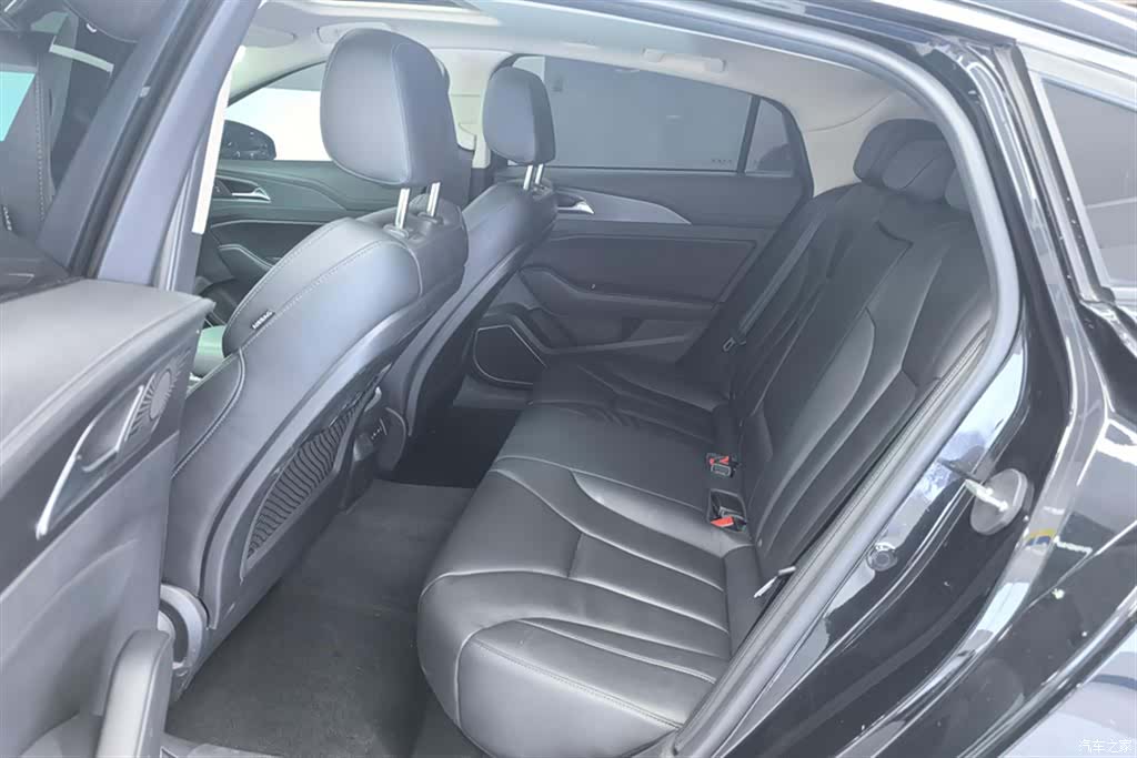 Hongqi H5, 2023 11
