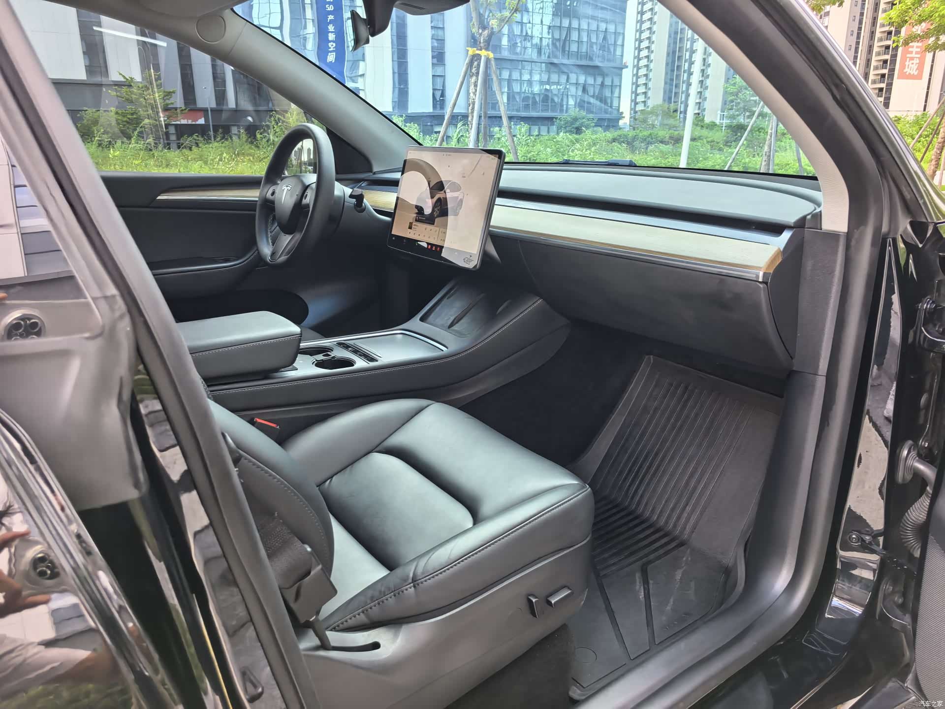 Tesla Model Y, 2022 21