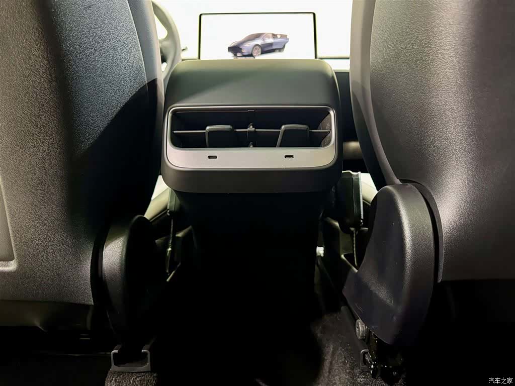 Tesla Model Y, 2024 20