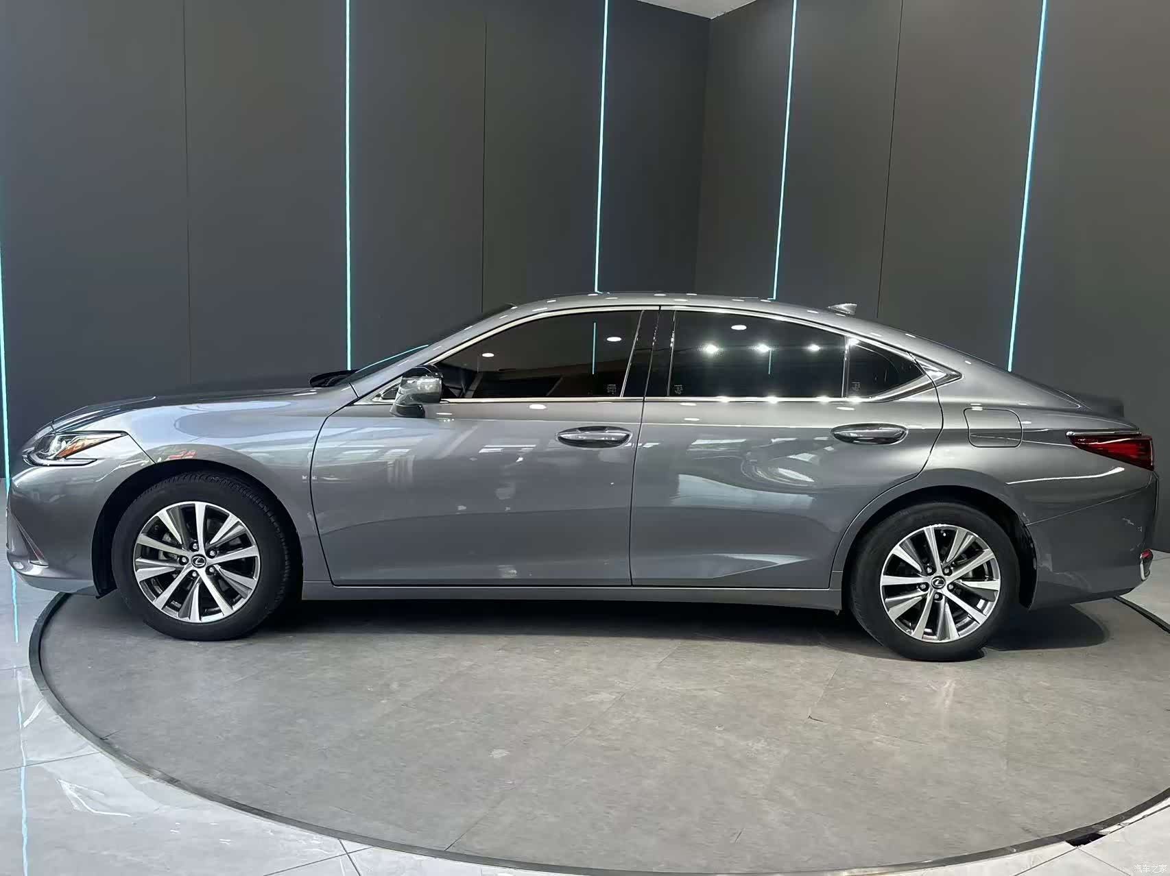 Lexus ES, 2021 4