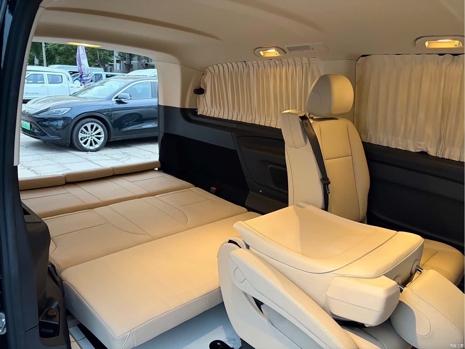Mercedes-Benz 7, 2025 34