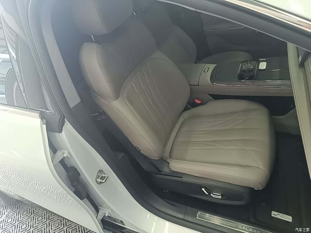 Geely 8, 2025 25