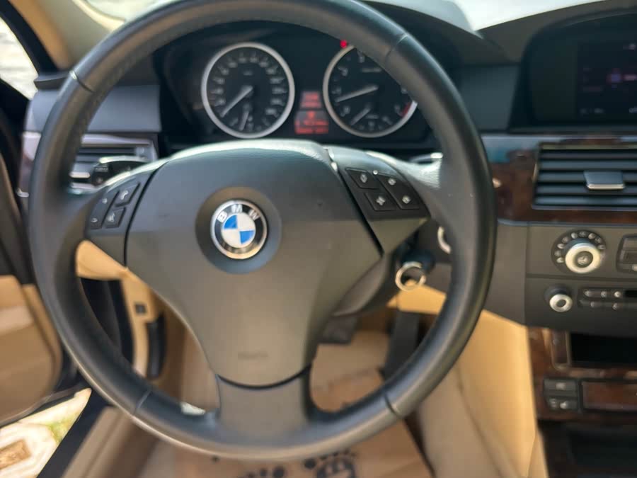 BMW 5 Series 2009, фото 11