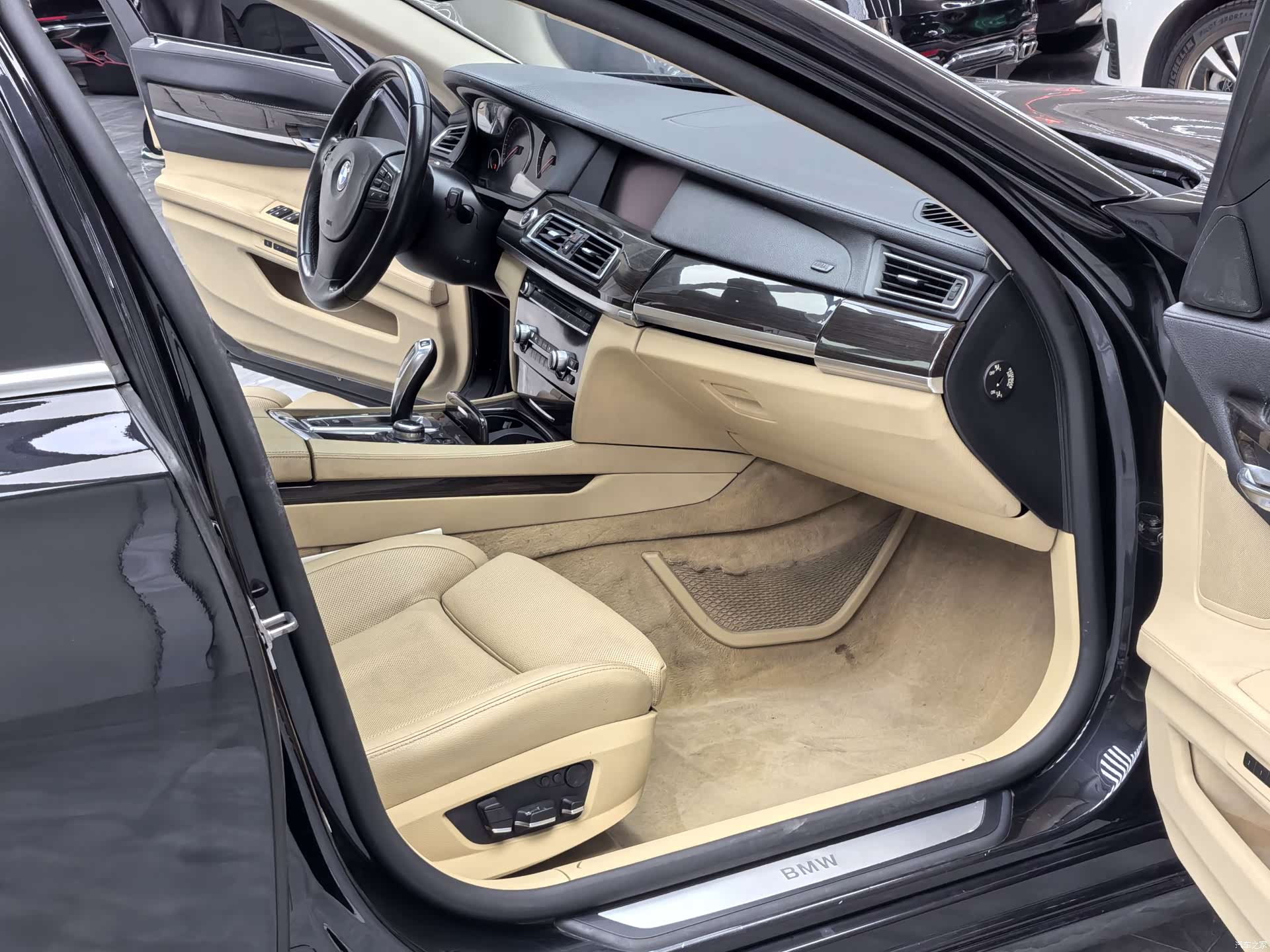 BMW 7 Series, 2011 4